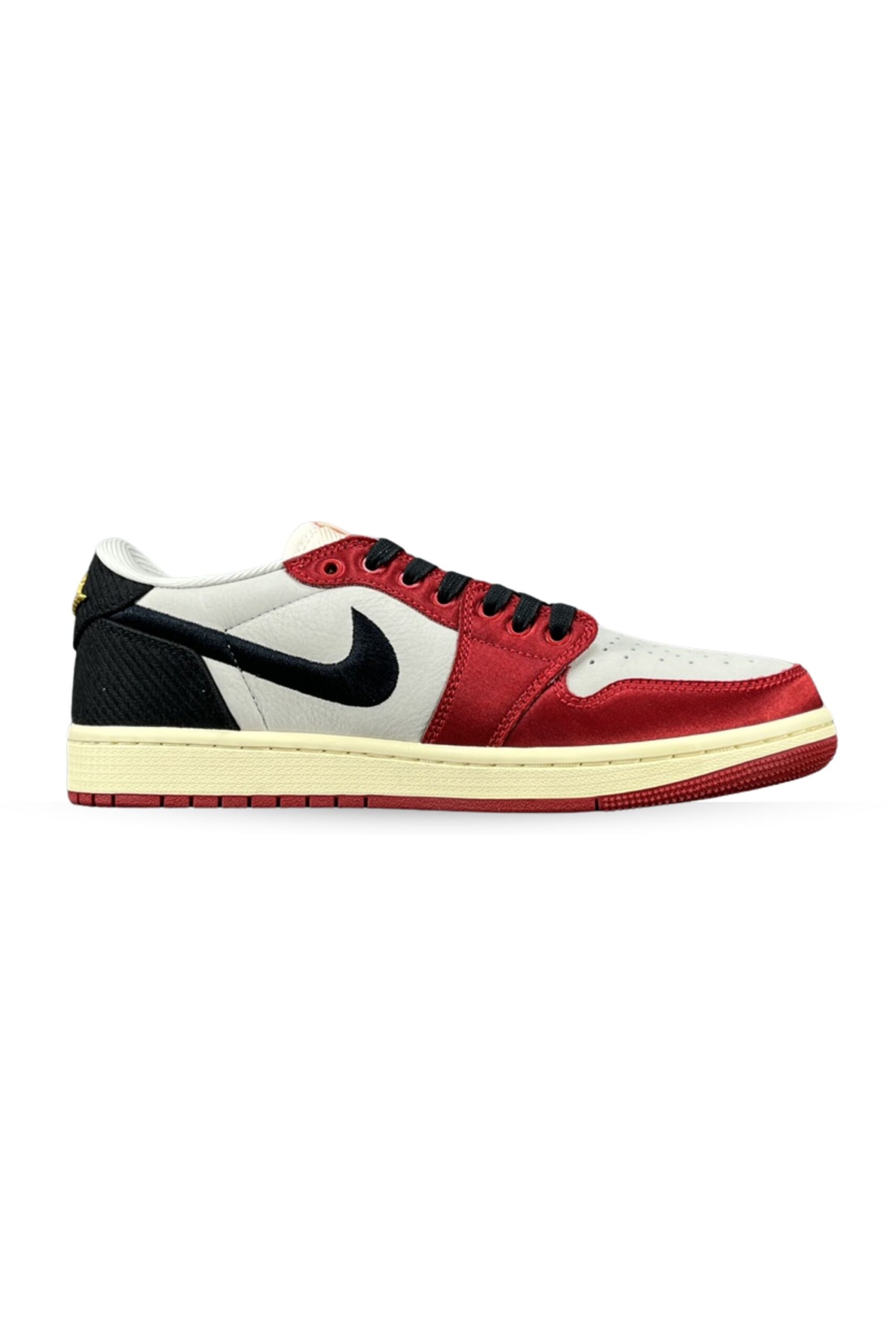 trophy-room-air-jordan-1-low-og-away-1-1.jpg